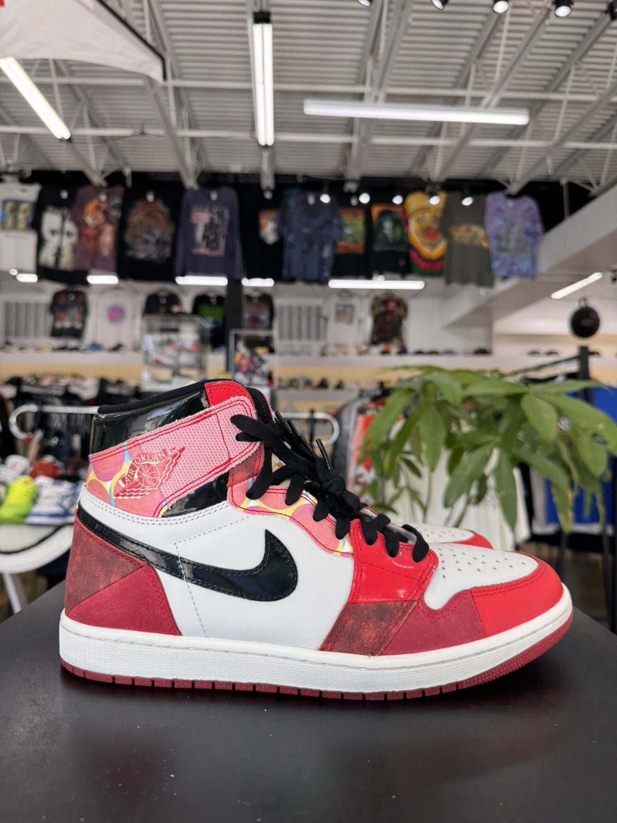 Jordan Brand Air Jordan 1 Spider-Man into the Spider-Verse Size. 11(2023) Size US 11 / EU 44 - 6 Thumbnail