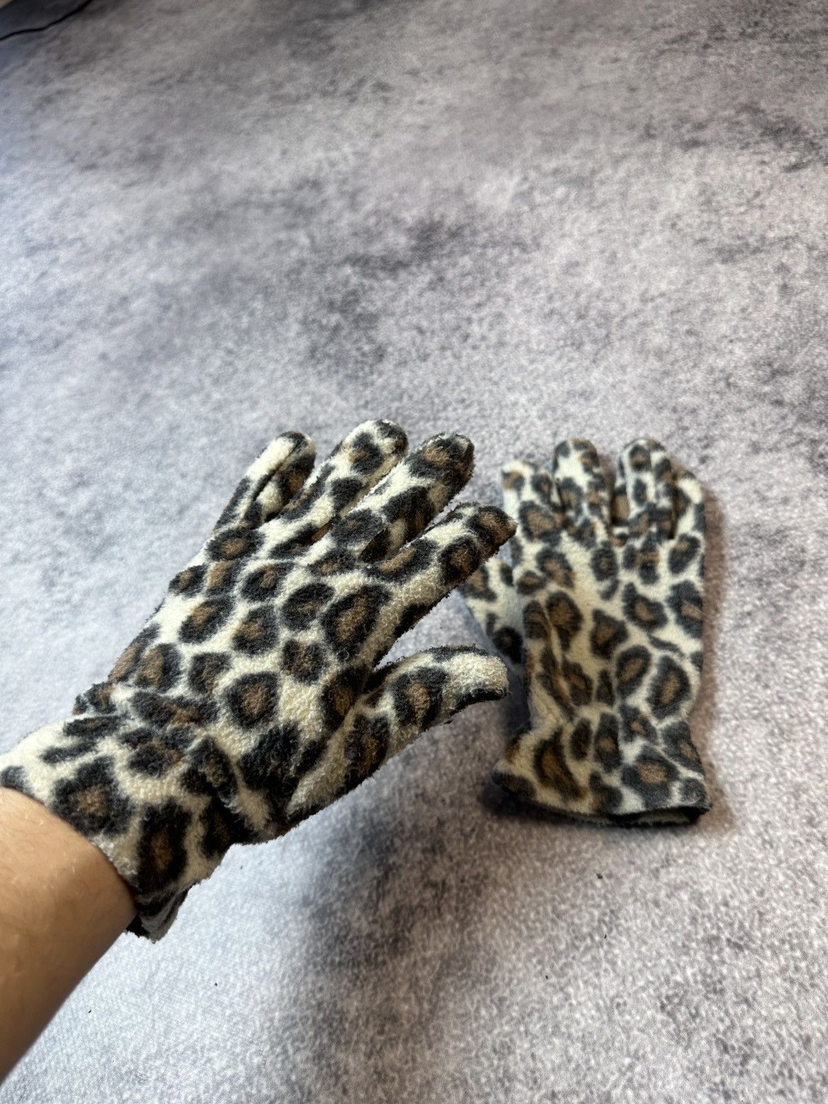 Vintage Vintage Leopard Gloves Logo Streetwear Style Alt Rare VTg Size ONE SIZE - 1 Thumbnail