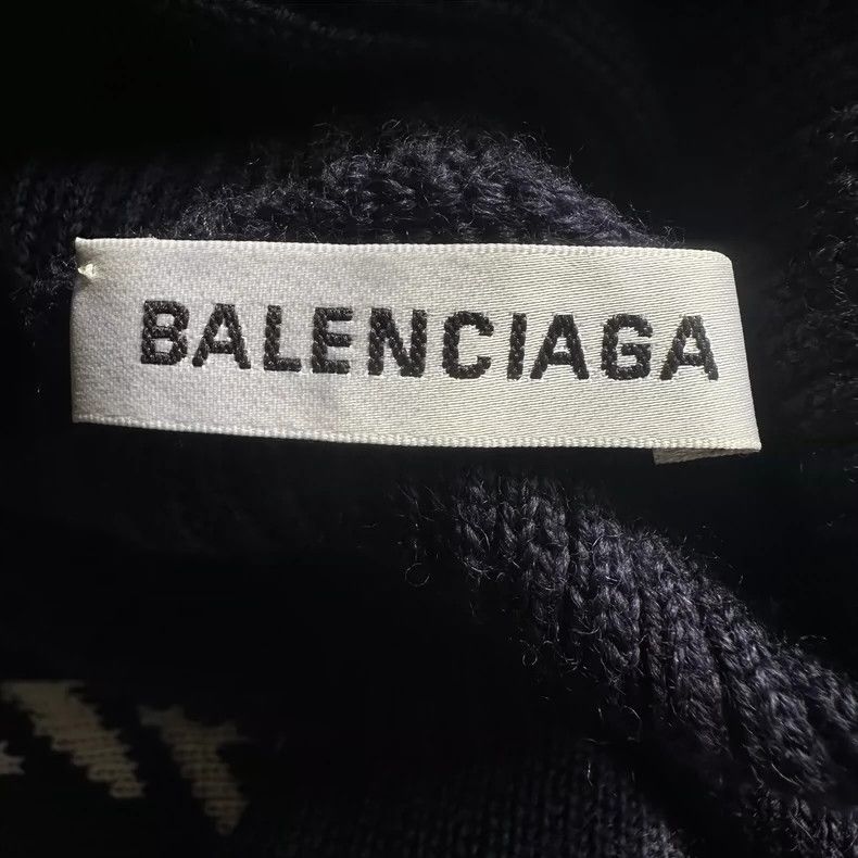 Balenciaga FW18 Show WFP World Food Programme Co-branded Tu