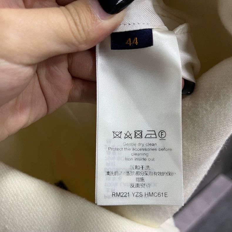 Louis Vuitton Louis Vuitton White solid pin lapel double-breasted design Size US S / EU 44-46 / 1 - 3 Thumbnail
