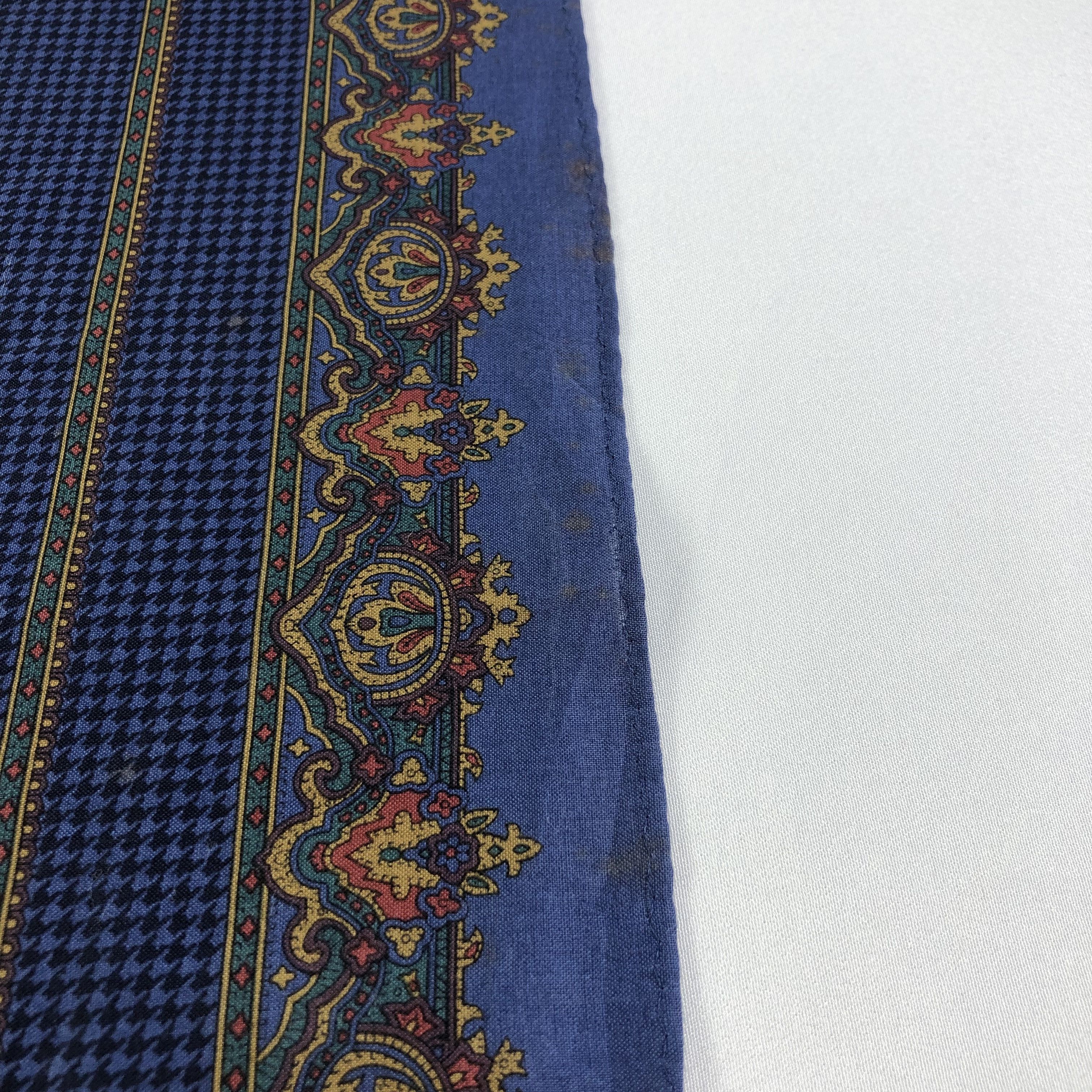 Yves Saint Laurent YSL Paisley Handkerchief Neckerchief Bandana H1857 Size ONE SIZE - 7 Thumbnail