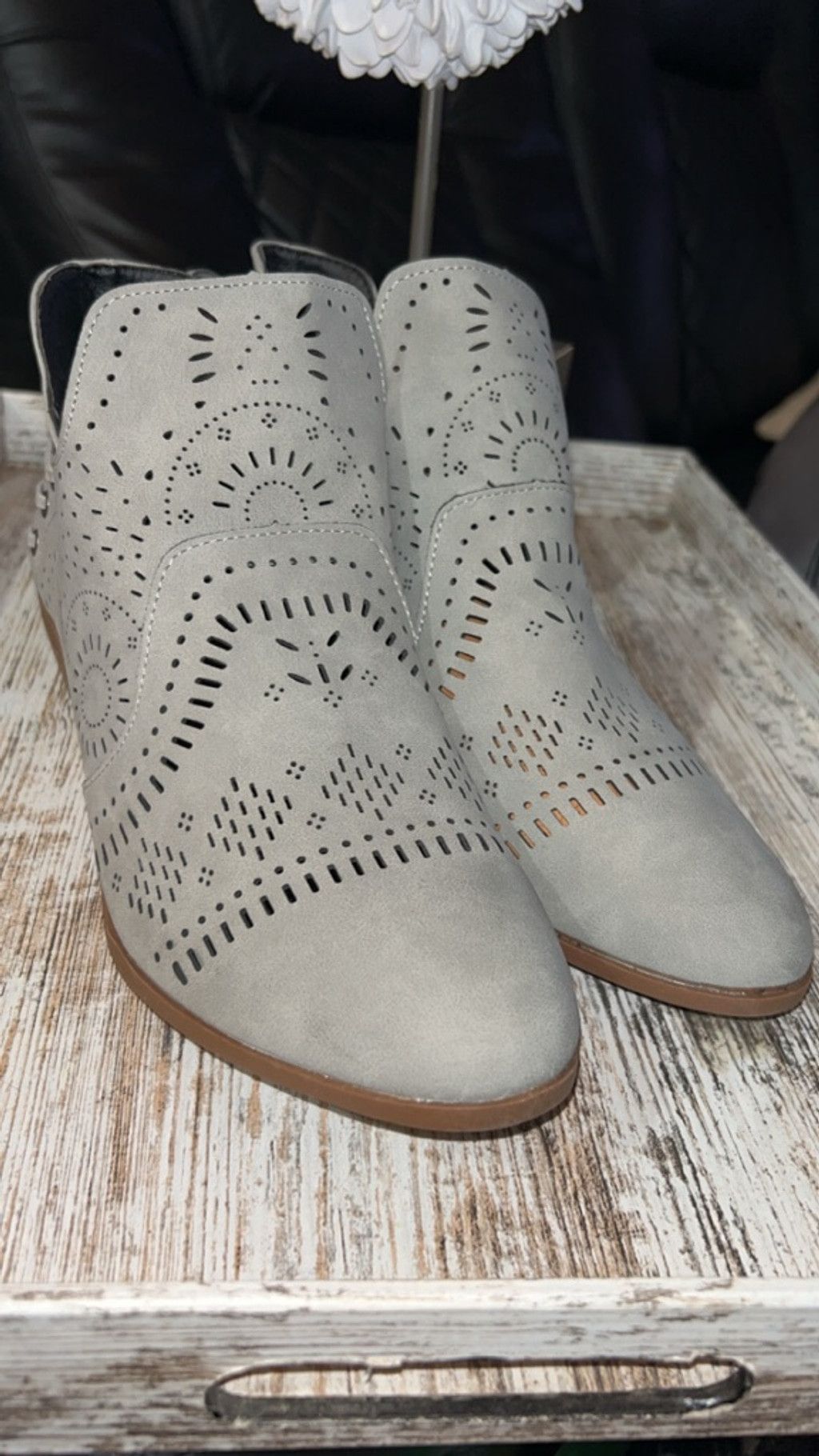 tentree Women's Tinstree Gray Laser Cut Ankle Boots & Booties Size 9 Size US 6 / IT 36 - 1 Thumbnail