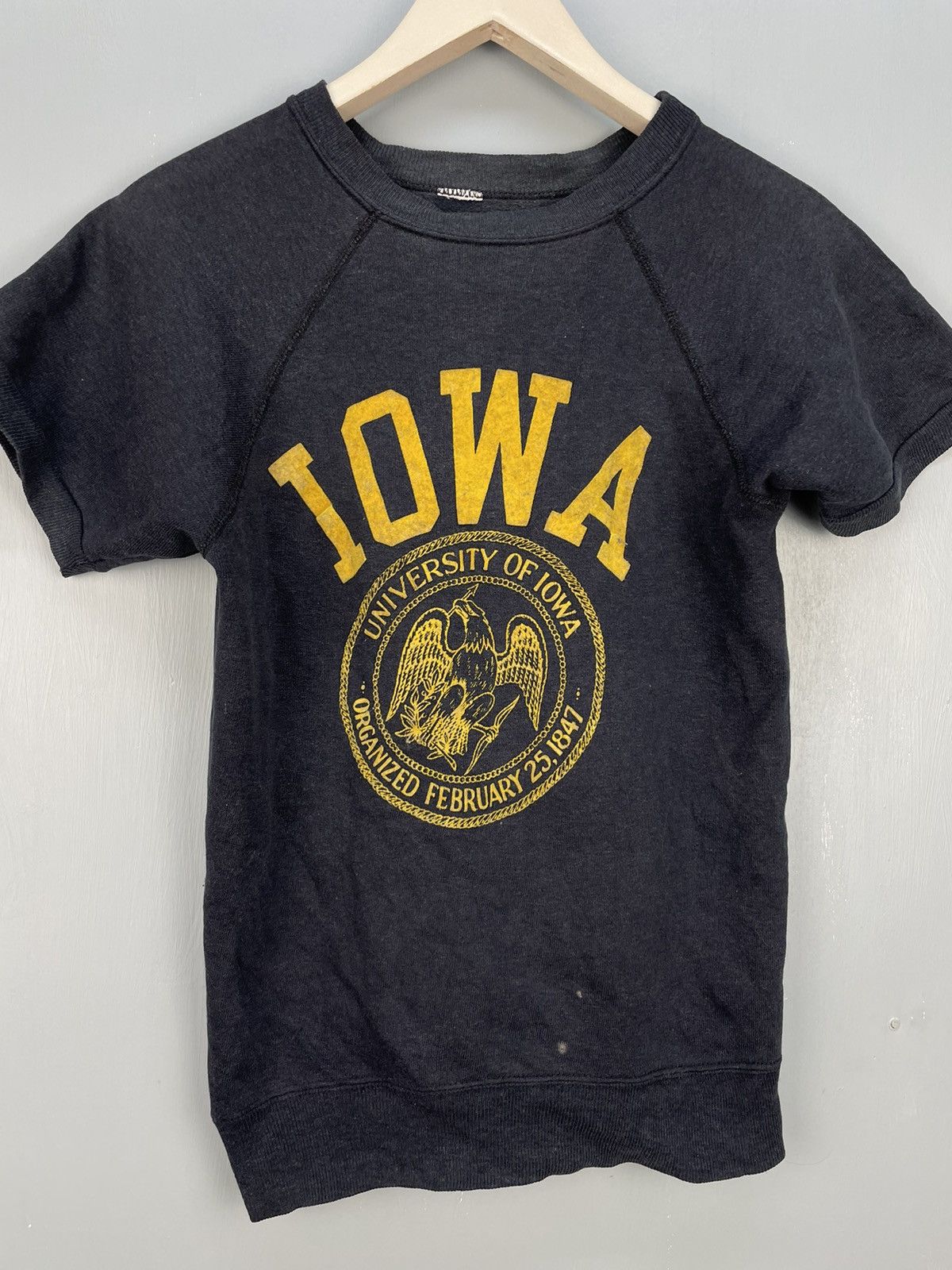 Vintage Vintage 80s University Of IOWA short sleeve sweatshirt Size US S / EU 44-46 / 1 - 3 Thumbnail
