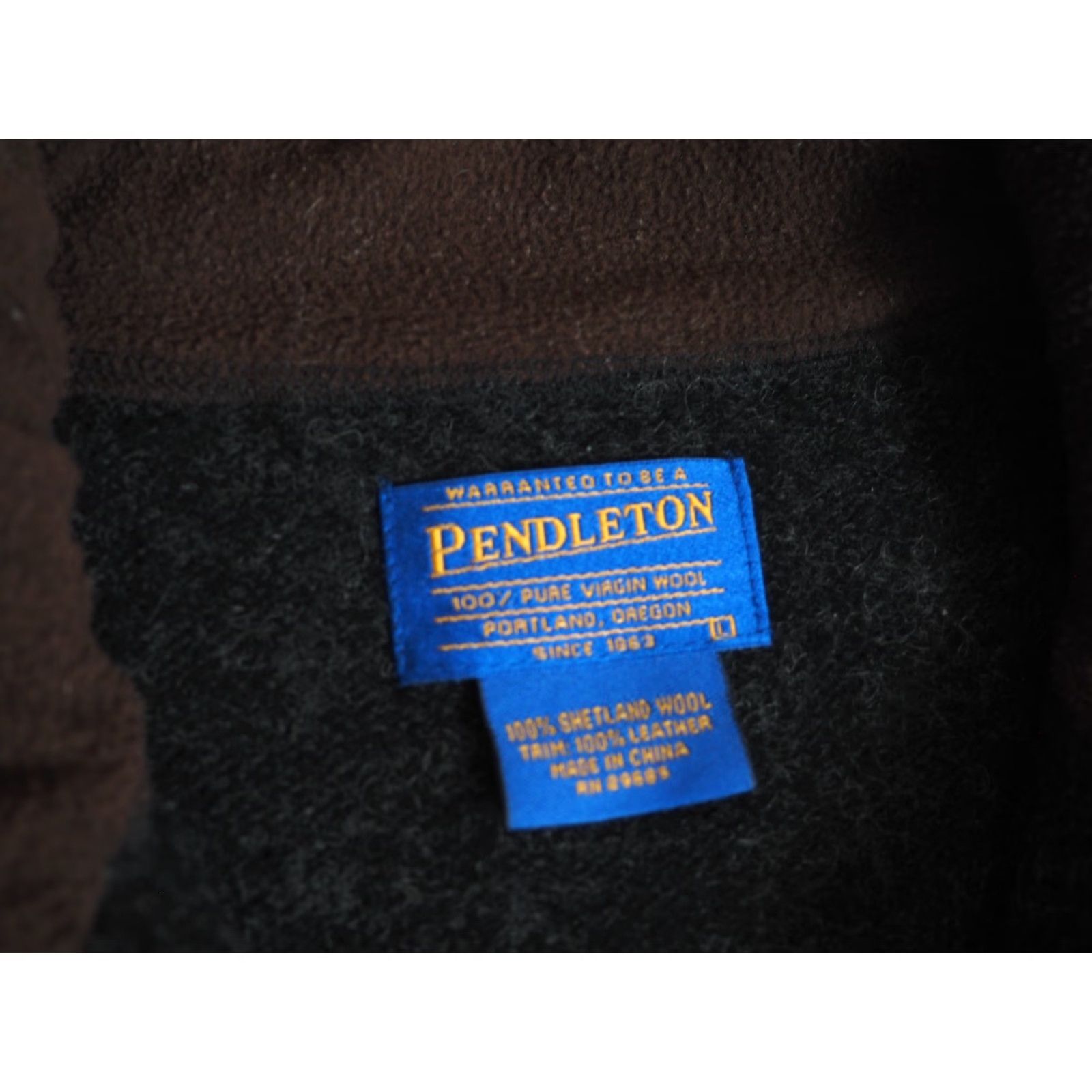 Pendleton VTG Pendleton 100% Shetland Wool Leather Dark Gray 1/4 Zip Pullover Sweater L Mens Wool Pullover, Gray, 1990s, 1/4 Zip, Regular, Long Sleeve, Casual Size US L / EU 52-54 / 3 - 4 Thumbnail