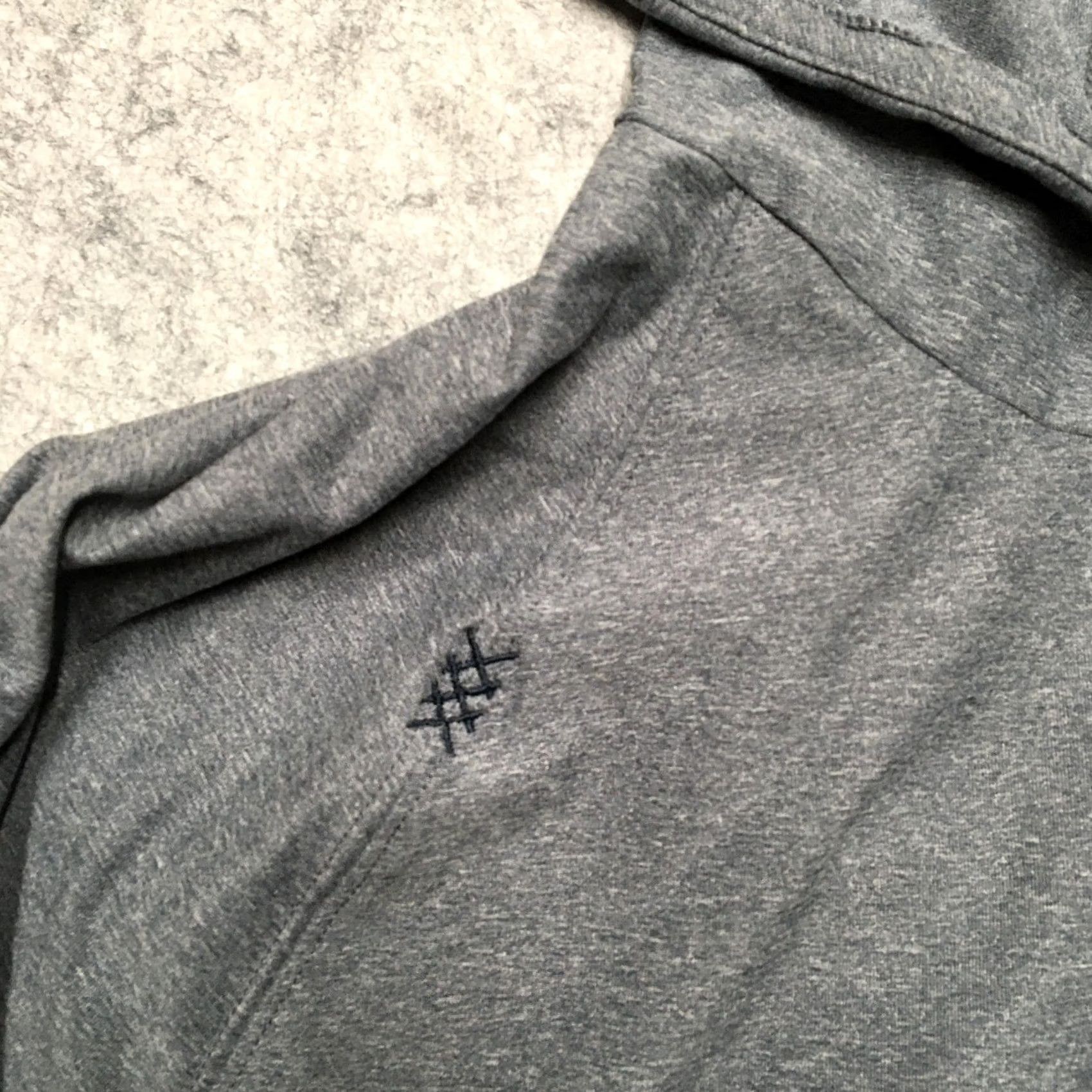 Rhone Rhone Mens Gray Long Sleeve Hooded Lightweight Performance Shirt Shirt Pullover Activewear Tagless Gym Training L Mens Gray 90s Size US L / EU 52-54 / 3 - 4 Thumbnail
