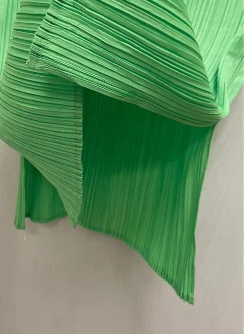 Issey Miyake Issey Miyake Green pleated vest Size M / US 6-8 / IT 42-44 - 2 Thumbnail
