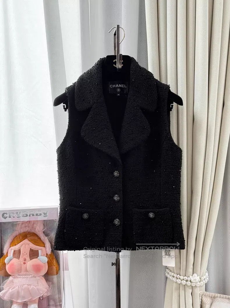 Chanel Chanel Studded single-breasted lapel tweed vest jacket Size XS / US 0-2 / IT 36-38 - 1 Thumbnail