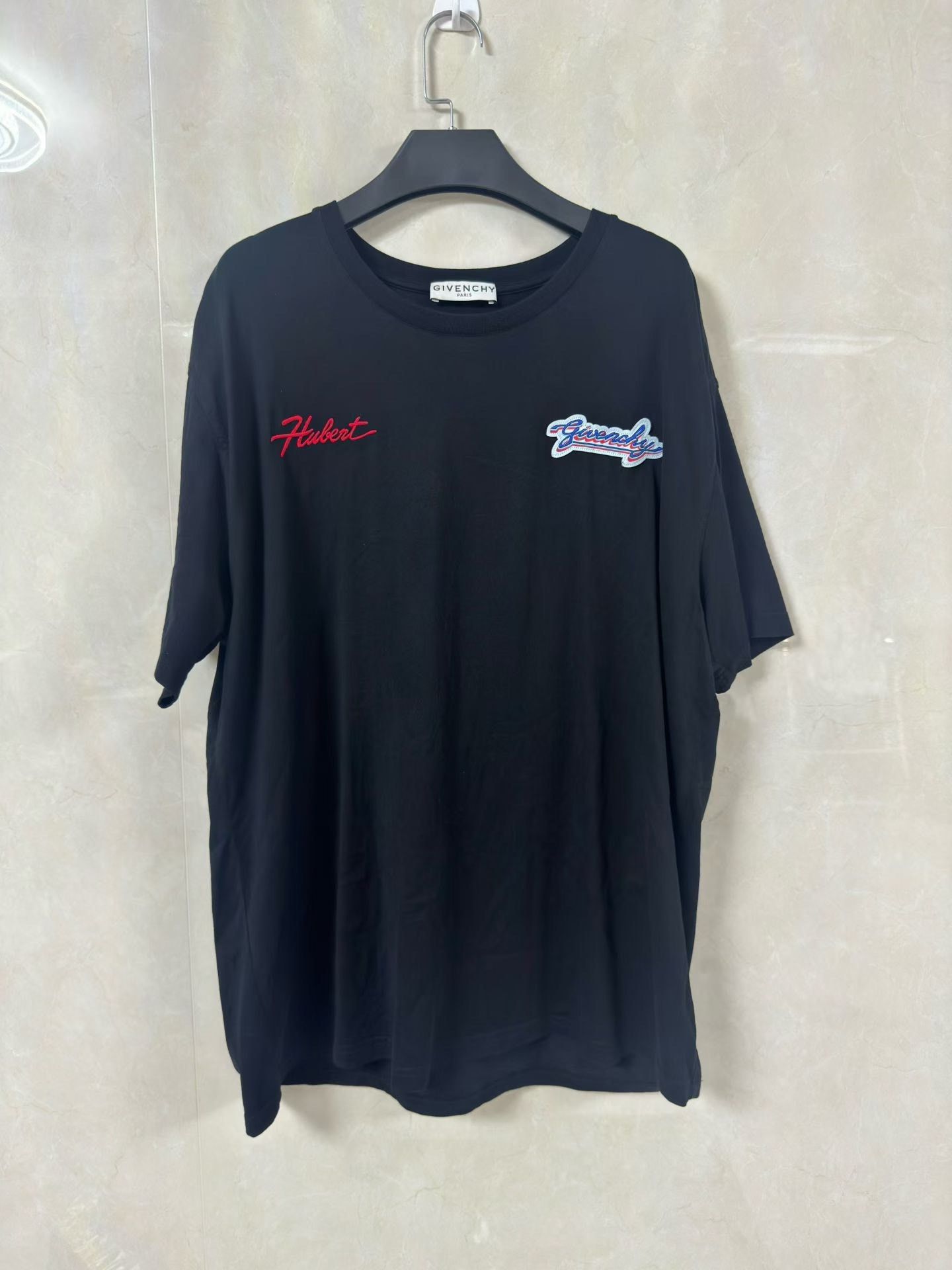Japanese Brand Givenchy Badge Short-Sleeve T-Shirt Size US XXL / EU 58 / 5 - 1 Thumbnail