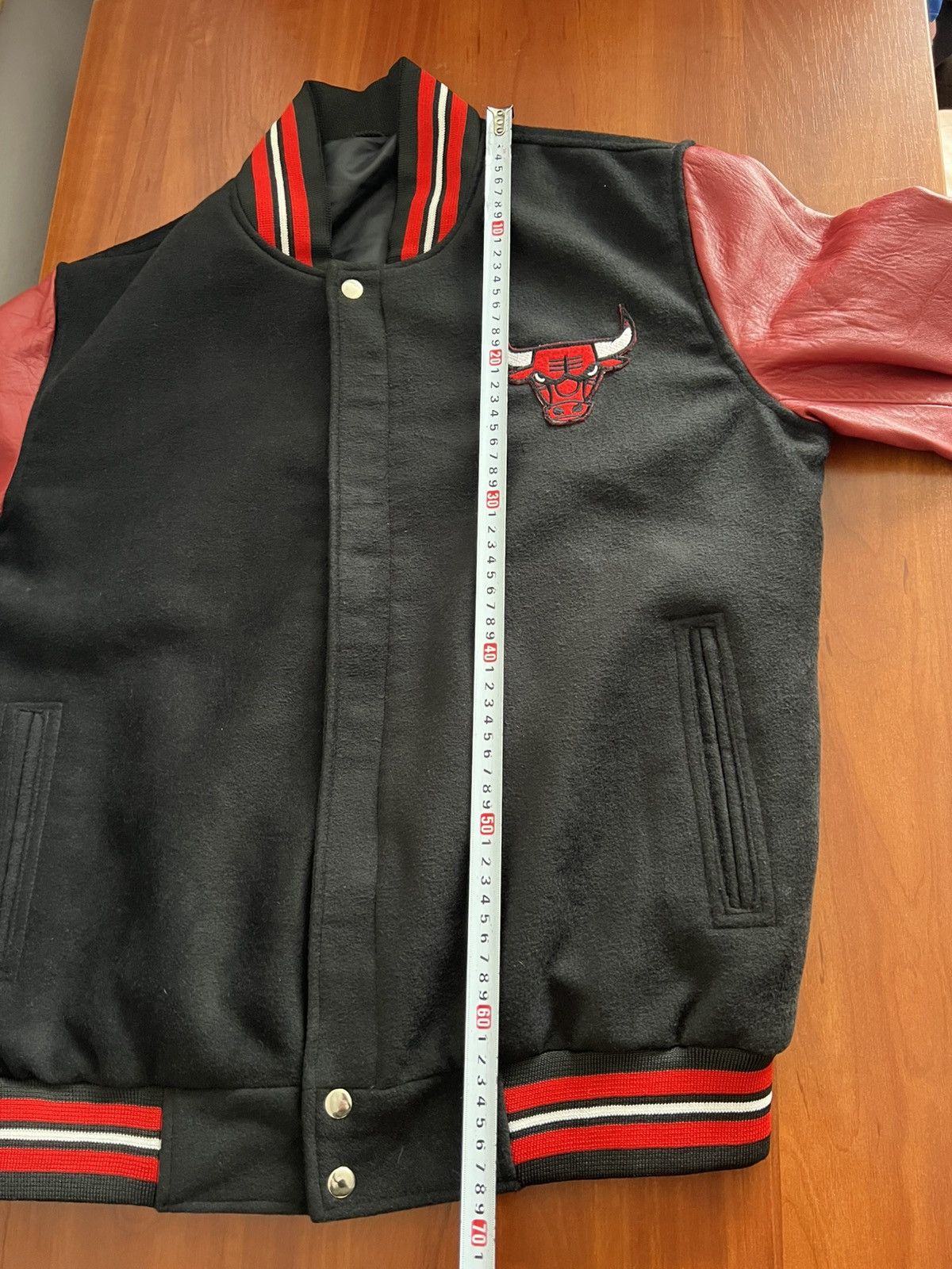 NBA 90’S CHICAGO BULLS VINTAGE MENS ZIP WOOL/LEATHER BOMBER SZ M Size US M / EU 48-50 / 2 - 13 Thumbnail