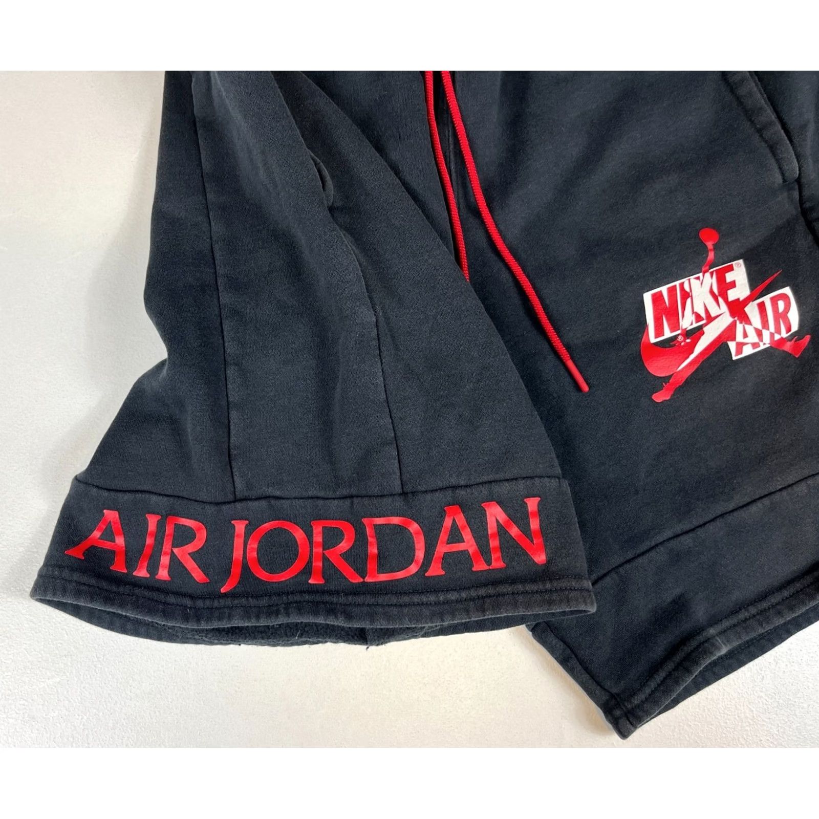Jordan Brand Nike Jordan Men’s Athletic Sweat Shorts Sz M Black Sweat Shorts Athletic Pockets 8in Inseam Size US 31 - 7 Thumbnail