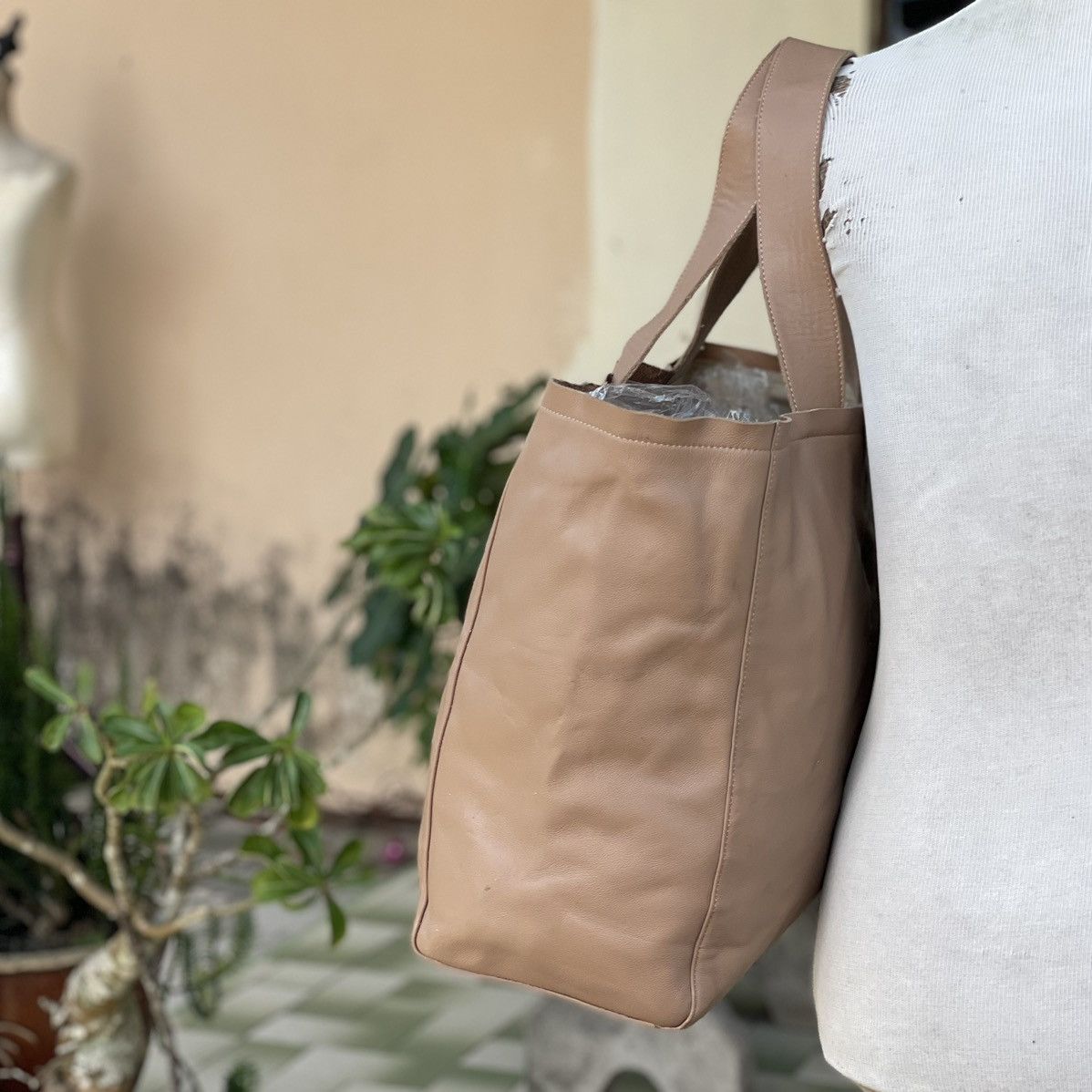 agnes b. Beige Leather Tote Bag Size ONE SIZE - 4 Thumbnail