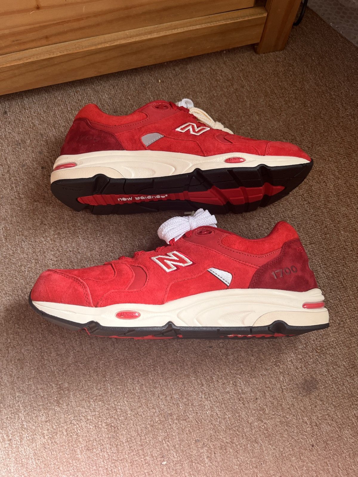 Kith × New Balance Kith/New Balance 1700 ‘Toronto Red’ - US 8 Size US 8 / EU 41 - 1 Thumbnail