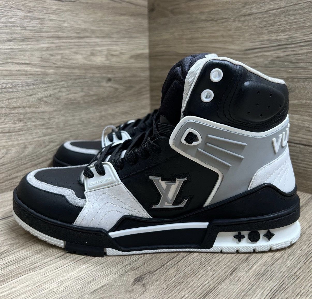 Louis Vuitton Louis Vuitton Trainer Black & White High-top Sneakers J41 Size US 8 / EU 41 - 1 Thumbnail