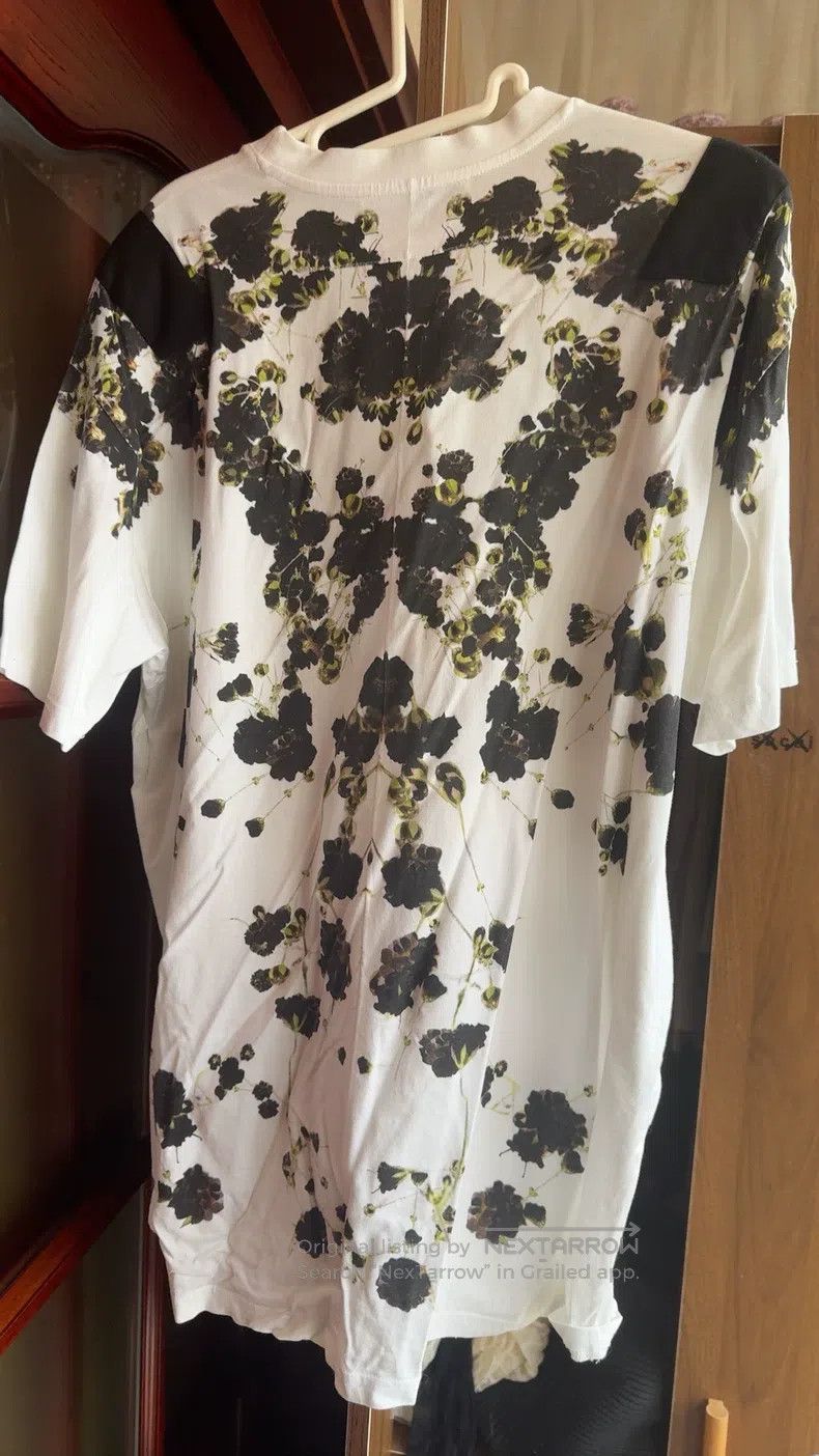 Givenchy Givenchy Printed T-Shirt Size S Size US S / EU 44-46 / 1 - 2 Thumbnail