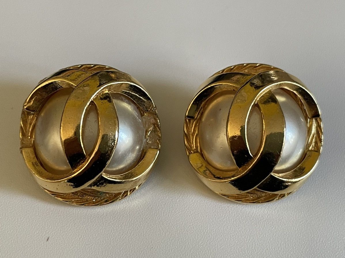 Chanel CHANEL EARRINGS CC PEARL. VINTAGE Size ONE SIZE - 1 Thumbnail