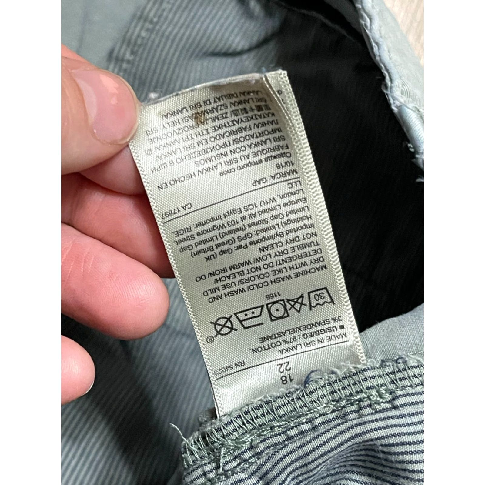 Gap GAP Shorts Women’s 18 Green Girlfriend Chino Short Pockets Casual Vintage? No — Use original words only. Size 40" / US 18 - 7 Thumbnail
