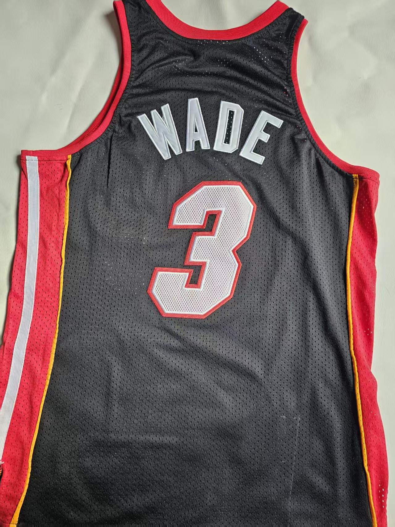 NBA Miami Heat #3 Dwyane Wade Jersey XL Size US XL / EU 56 / 4 - 2 Thumbnail