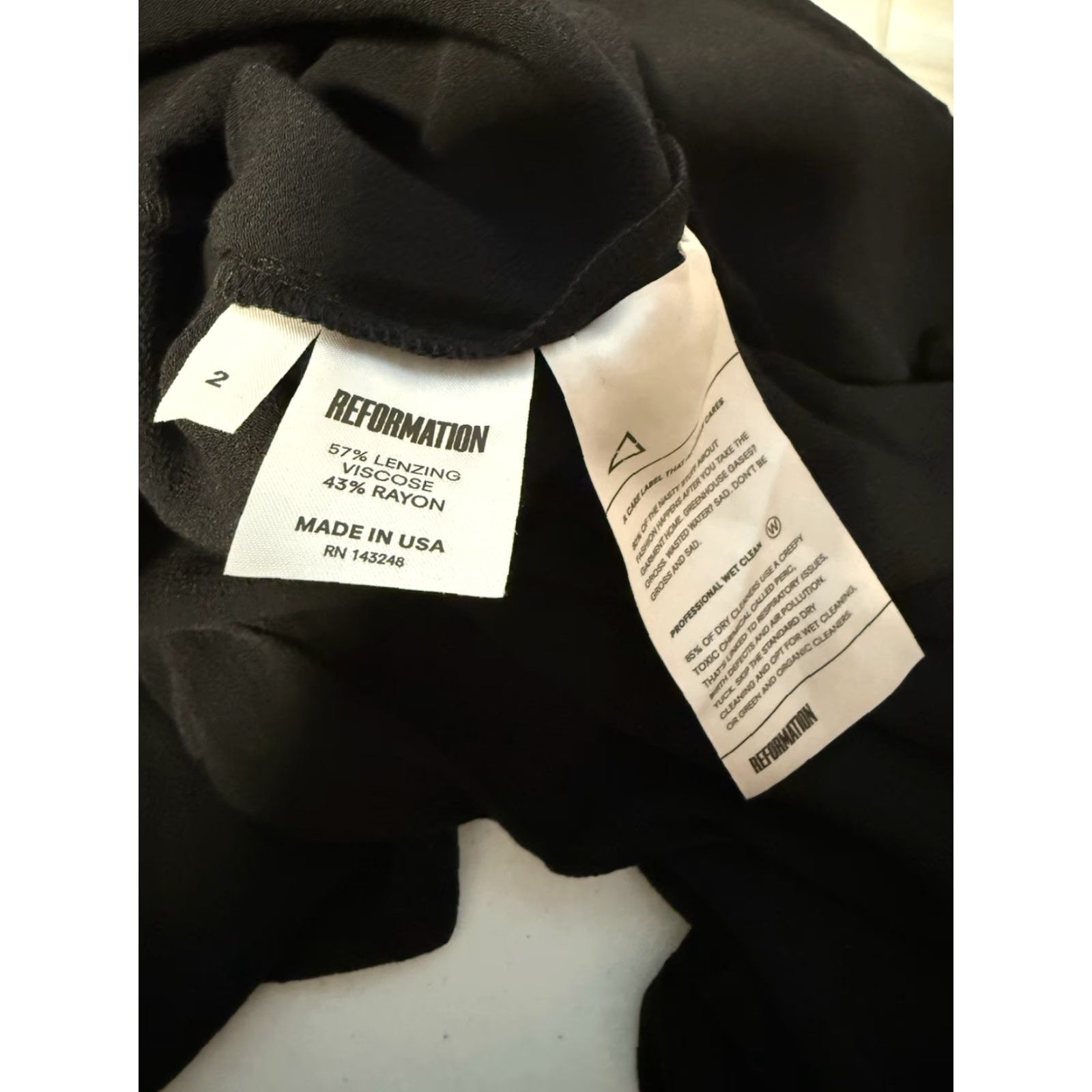 Reformation REFORMATION Jumpsuit Women Long Sleeve V-Neck Black Size 2 Adult Regular Knit Rayon Solid 8/10 Vintage/Used Women’s Size XS / US 0-2 / IT 36-38 - 4 Thumbnail