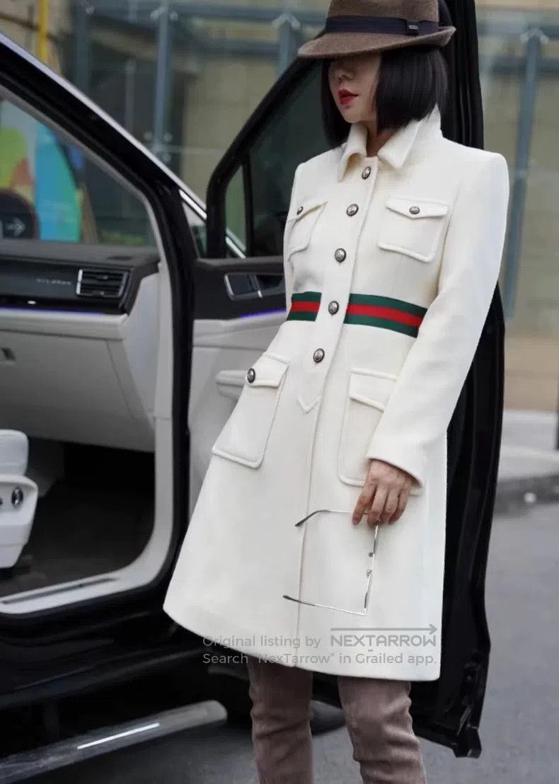 Gucci Gucci White pearl buckle woollen coat Size S / US 4 / IT 40 - 1 Thumbnail