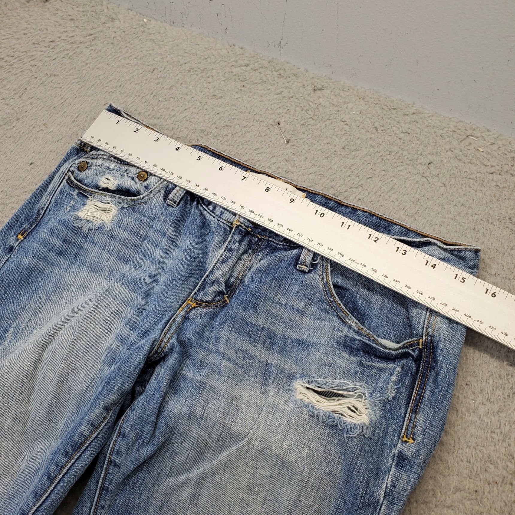 Abercrombie & Fitch Abercrombie & Fitch Womens Size 4 Denim Shorts Blue Cuffed Distressed Frayed Hem 5-Pocket Inseam 9.5" Regular fit, Casual Summer Size 27" / US 4 / IT 40 - 3 Thumbnail
