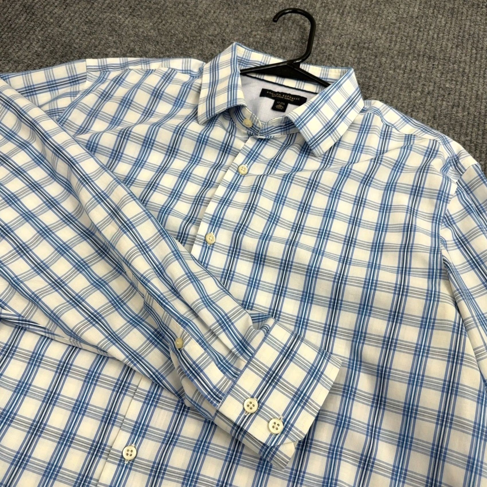 Banana Republic Banana Republic Button-Up Mens XL Blue Cotton Non-Iron Slim Fit Plaid Preppy Shortened? Size US XL / EU 56 / 4 - 2 Thumbnail