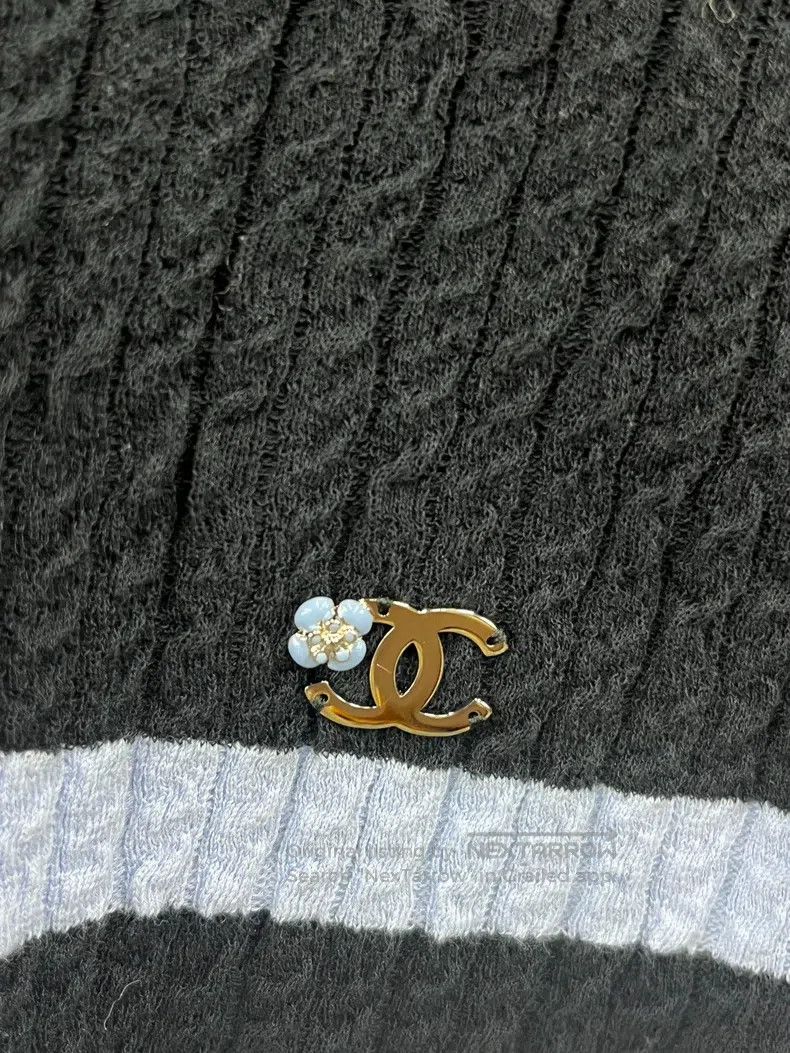 Chanel Chanel 24B black and blue colour block round-neck sweater Size XS / US 0-2 / IT 36-38 - 2 Thumbnail