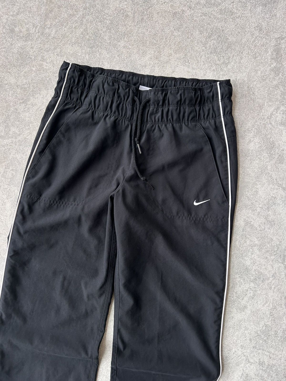 Nike Y2K Nike Swoosh Logo Gorpcore Black Track Pants Size 27" / US 4 / IT 40 - 2 Thumbnail