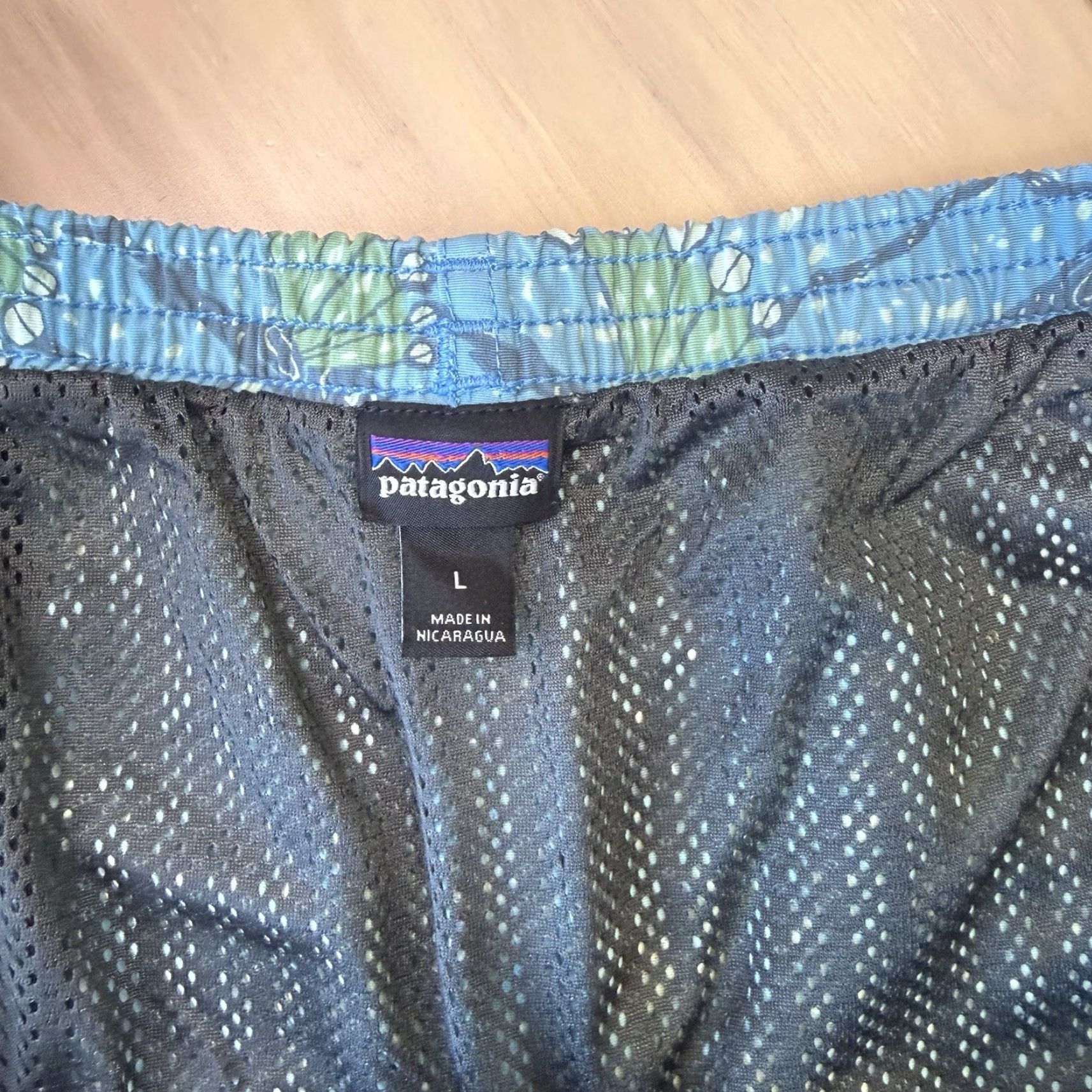 Patagonia Patagonia Baggies Large Blue Lined Shorts Lined 6" Inseam Hexy Fish Pattern Size US 33 - 5 Thumbnail