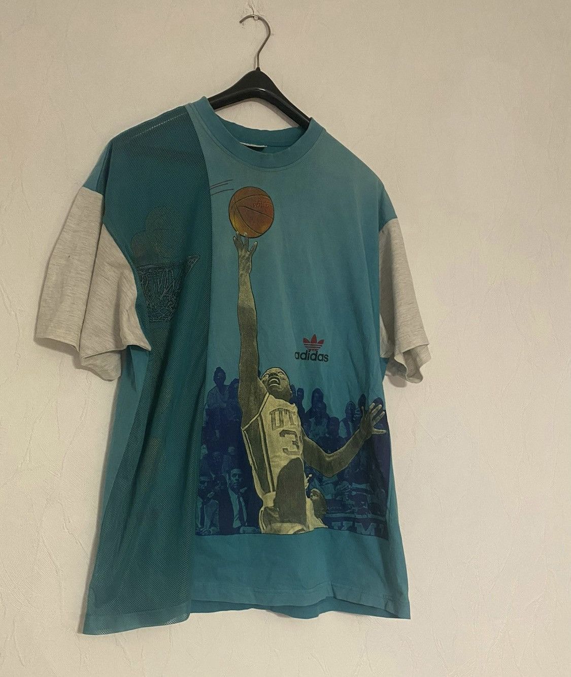 Vintage ultra rare adidas NBA Karl malone tee 90s