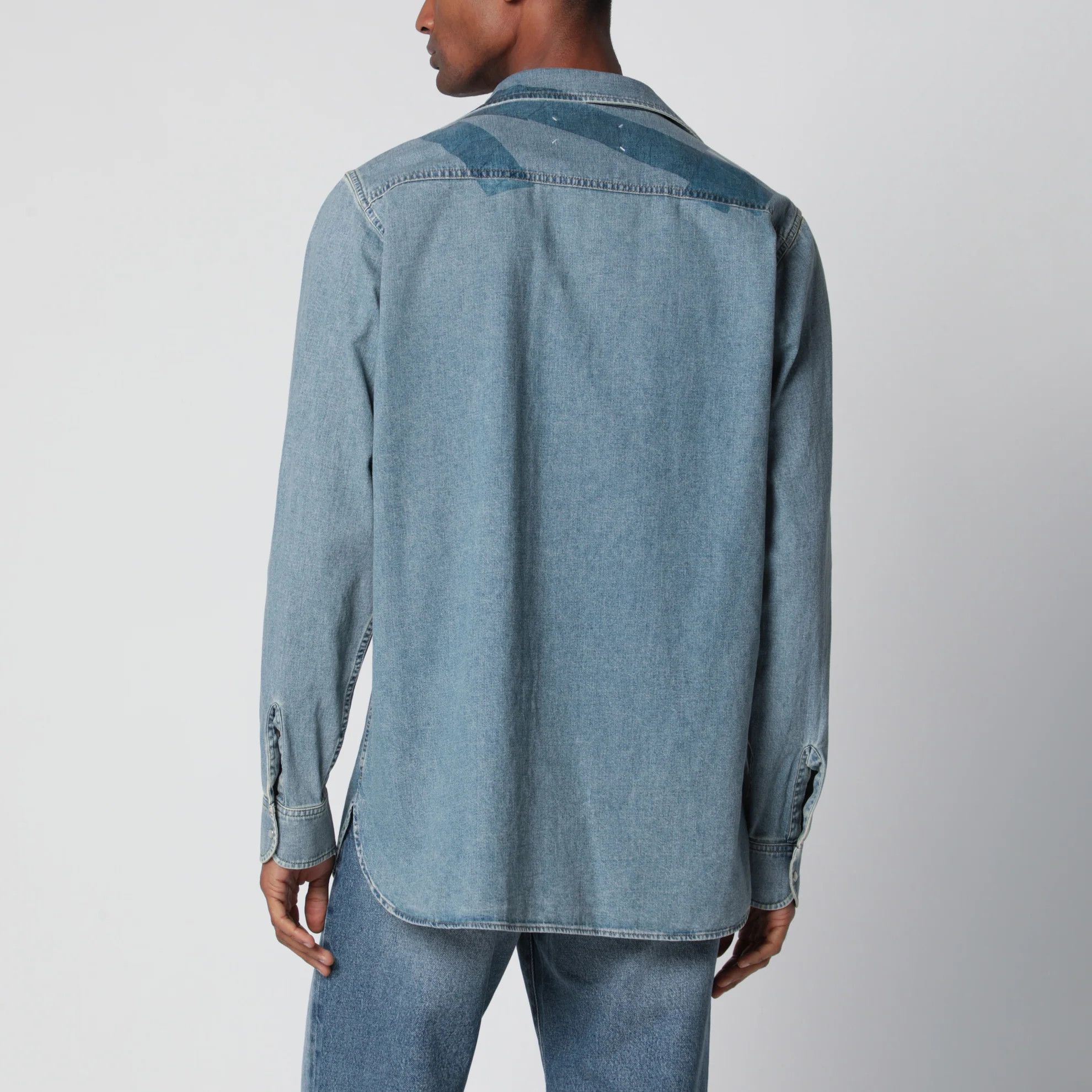 Maison Margiela o1d2blof0526 Denim Shirt in Blue Size US M / EU 48-50 / 2 - 2 Thumbnail