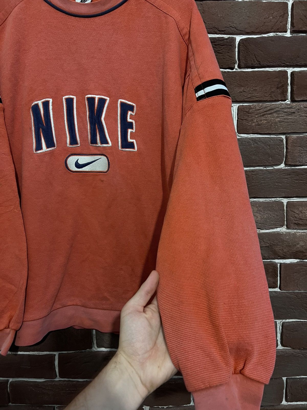Nike Vintage 90s Nike Spellout Swoosh Logo Red Tag Crewneck L Size US L / EU 52-54 / 3 - 7 Thumbnail