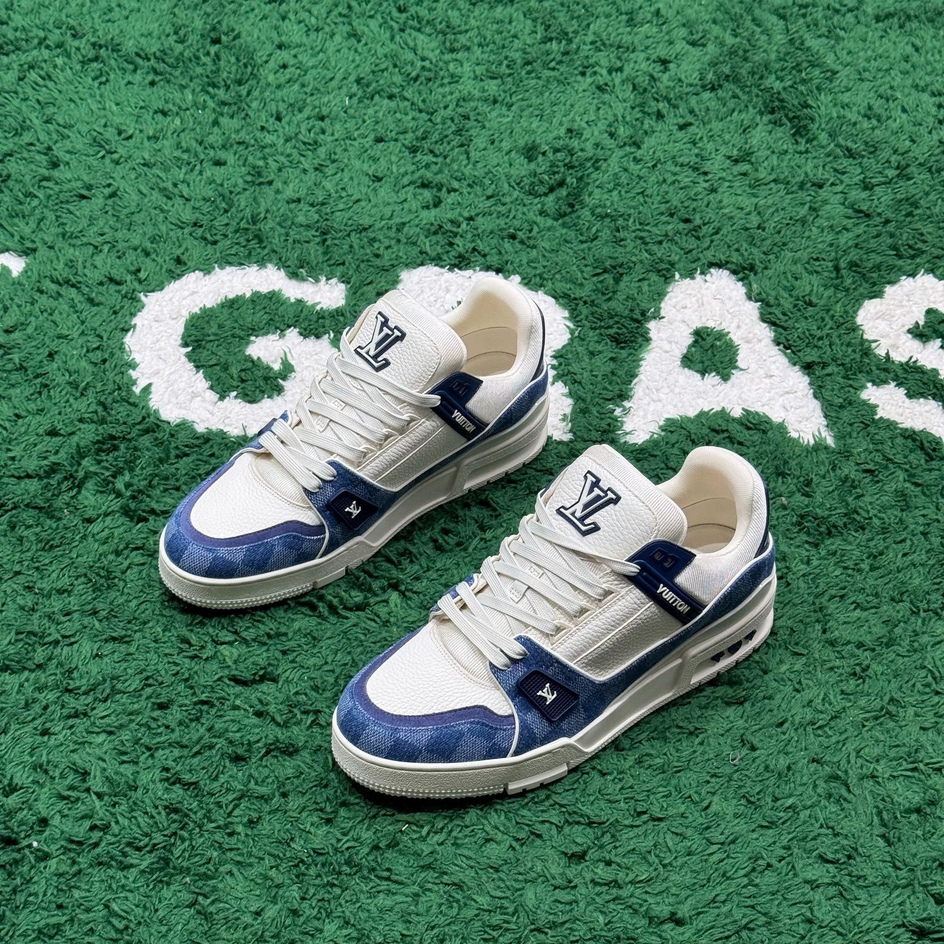 Louis Vuitton Louis Vuitton Training Blue Lowtop Sneakers 10.5 Men Size US 10.5 / EU 43-44 - 1 Thumbnail