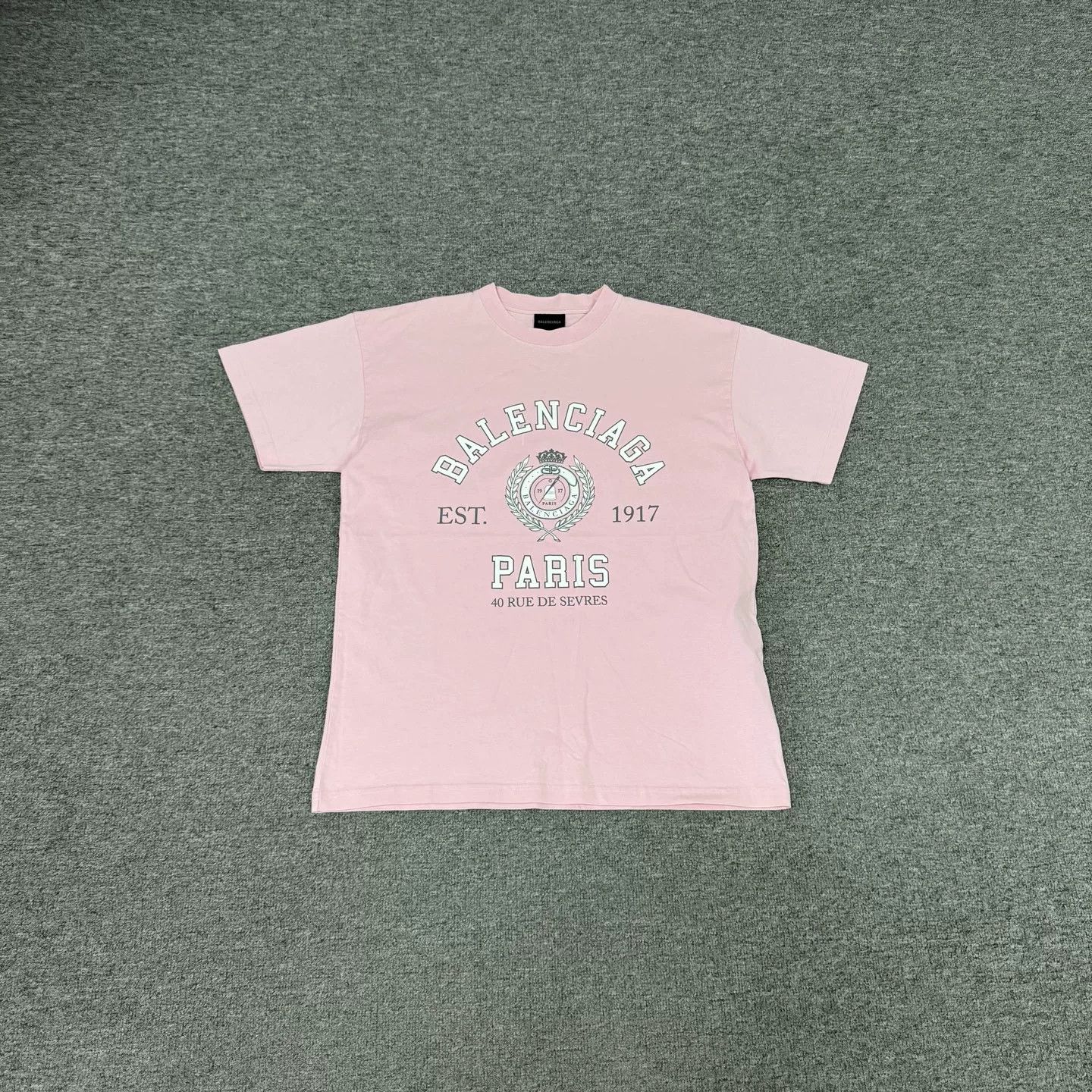 Balenciaga Balenciaga Pink Badge Print Short Sleeve T-shirt Size XS / US 0-2 / IT 36-38 - 1 Thumbnail
