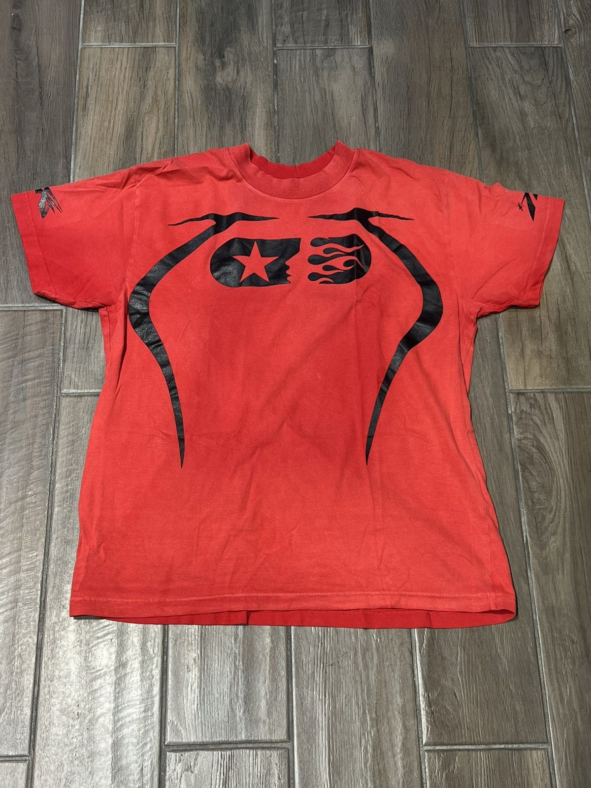 HELLSTAR HELLSTAR “7 ON 7 SPORTS” TSHIRT - SIZE SMALL - (RED) Size US S / EU 44-46 / 1 - 1 Thumbnail