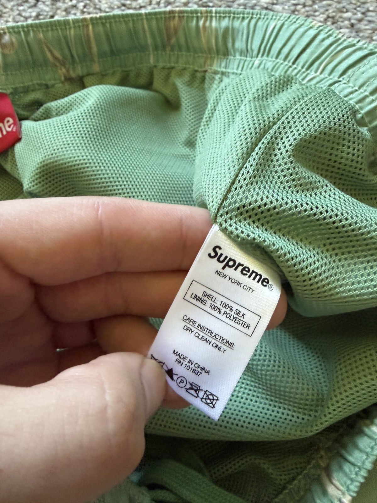 Supreme Supreme Floral Silk Track Pants Size US 34 / EU 50 - 5 Thumbnail