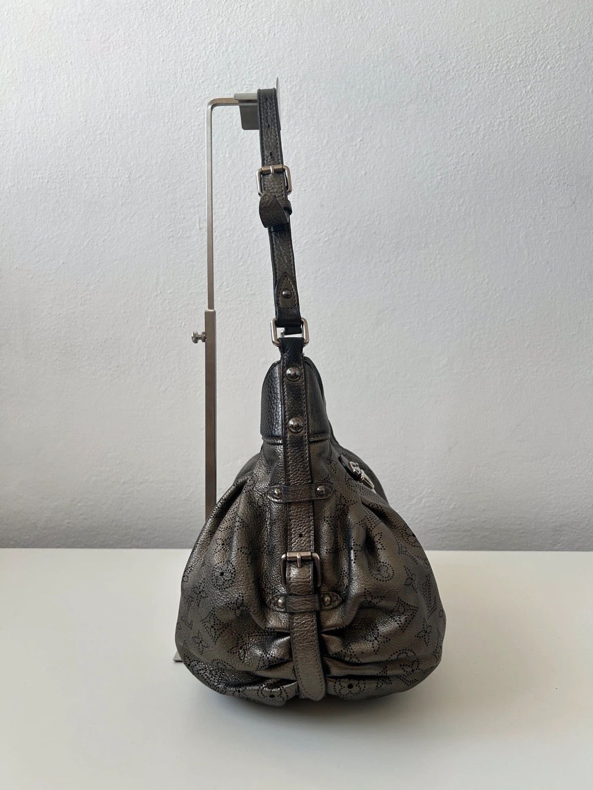 Louis Vuitton Louis Vuitton Argent Monogram Mahina handbag Size ONE SIZE - 4 Thumbnail