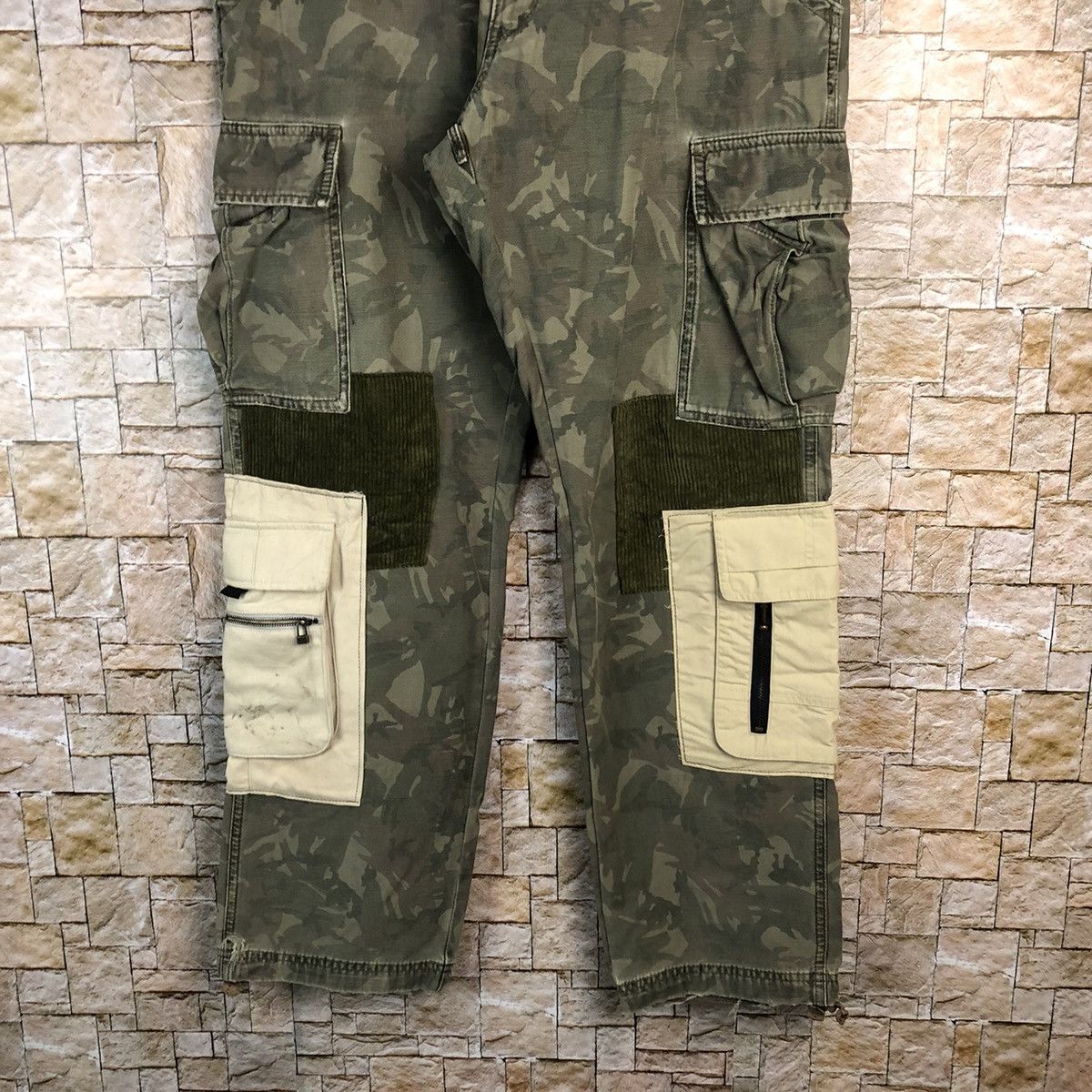 Japanese Brand Uniqlo Green Camo Cargo Multipocket Pants #A142 Size US 34 / EU 50 - 3 Thumbnail