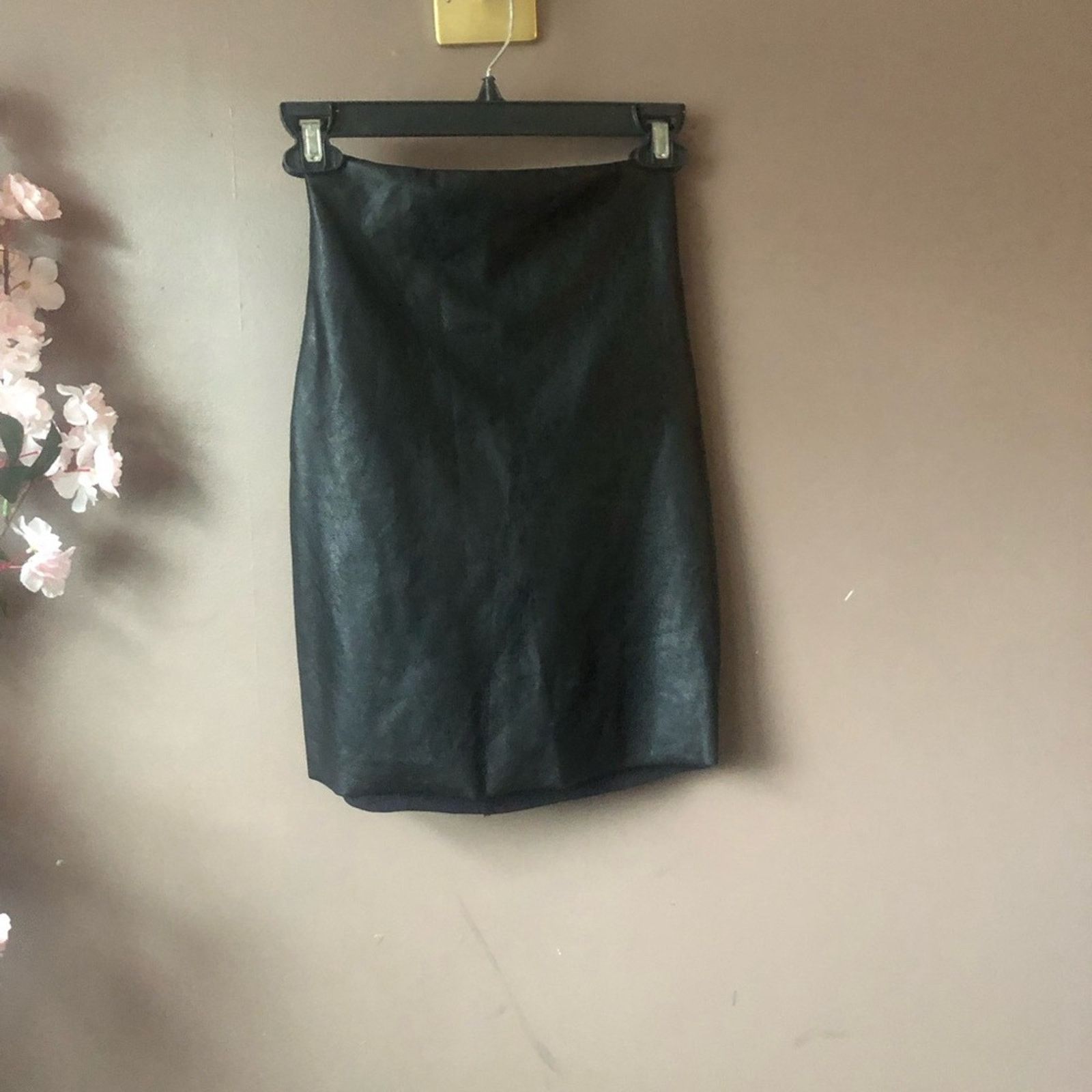 Commando Leather skirt with built in body shaper shorts. Size 27" / US 4 / IT 40 - 2 Thumbnail