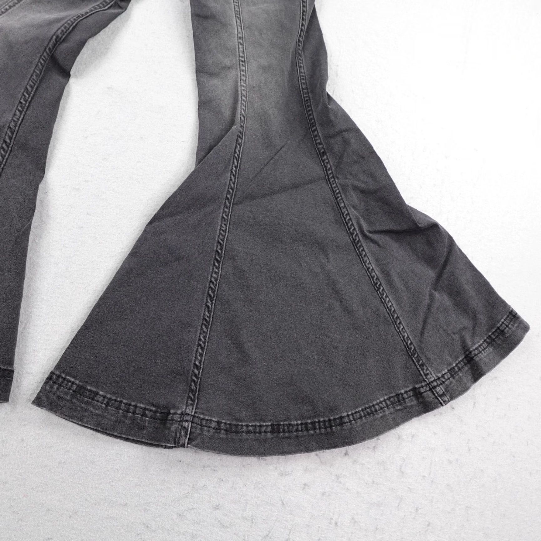 Vintage Free People Pants Womens 24 Black Extreme Flare Bell Bottoms Boho Faded Stretch Size 42" / US 20 - 4 Thumbnail