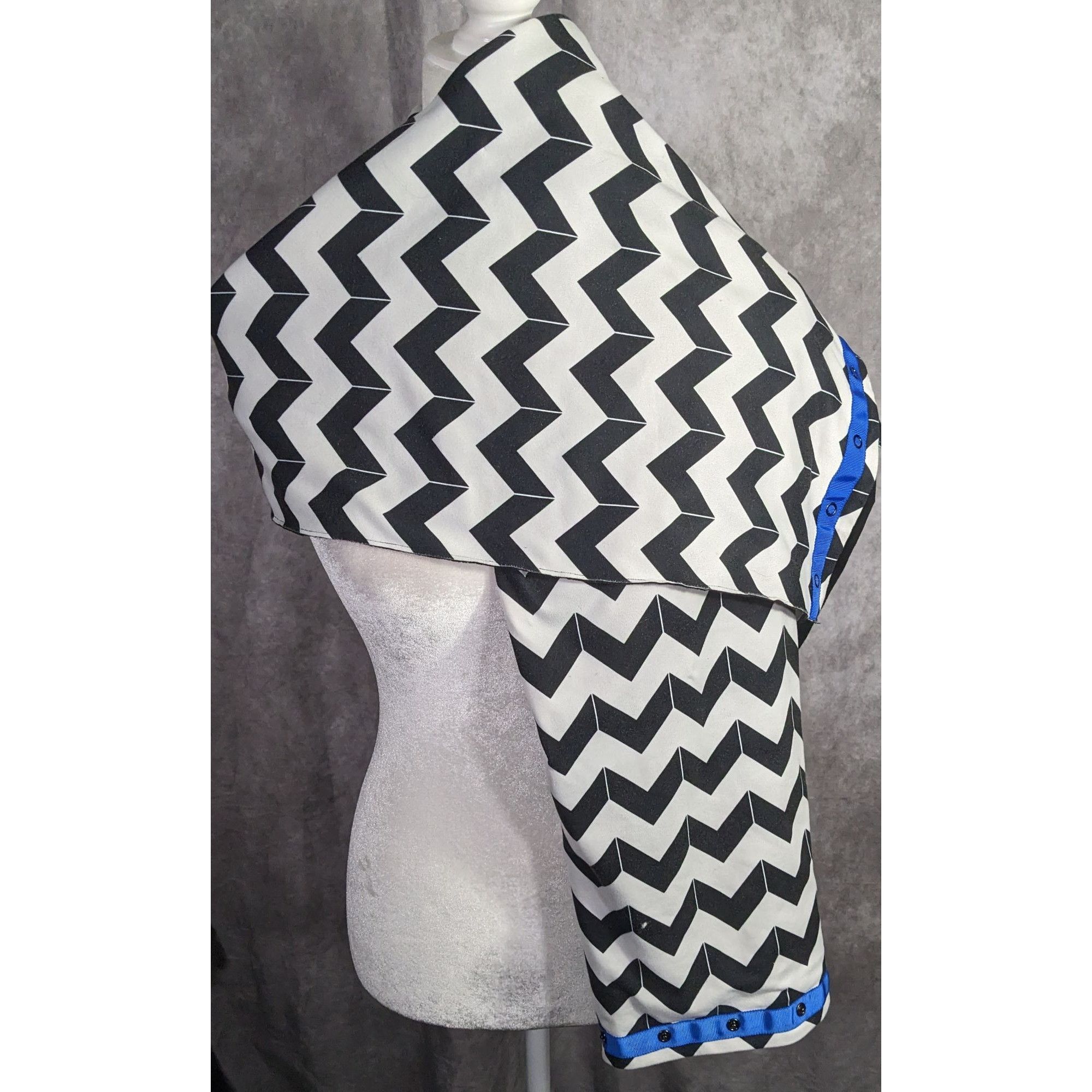 Lululemon Lululemon Vinyasa Scarf Chevron Black & White With Snap Deta Size ONE SIZE - 10 Thumbnail