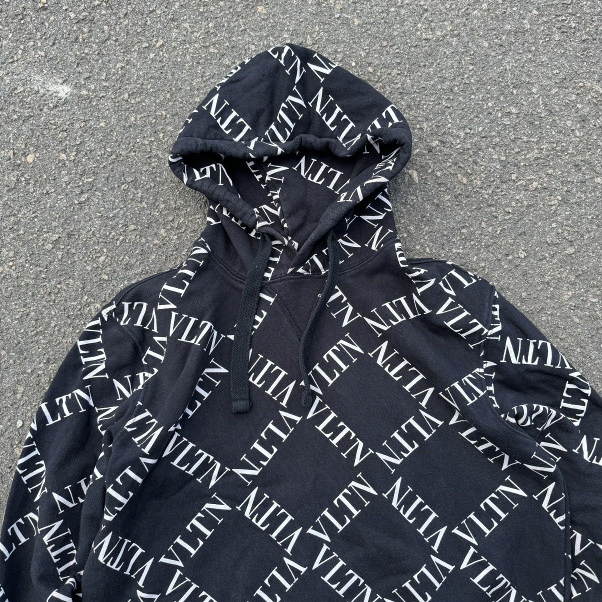 Valentino vintage 90s valentino monogrammed hoodie luxury y2k Size US M / EU 48-50 / 2 - 5 Thumbnail