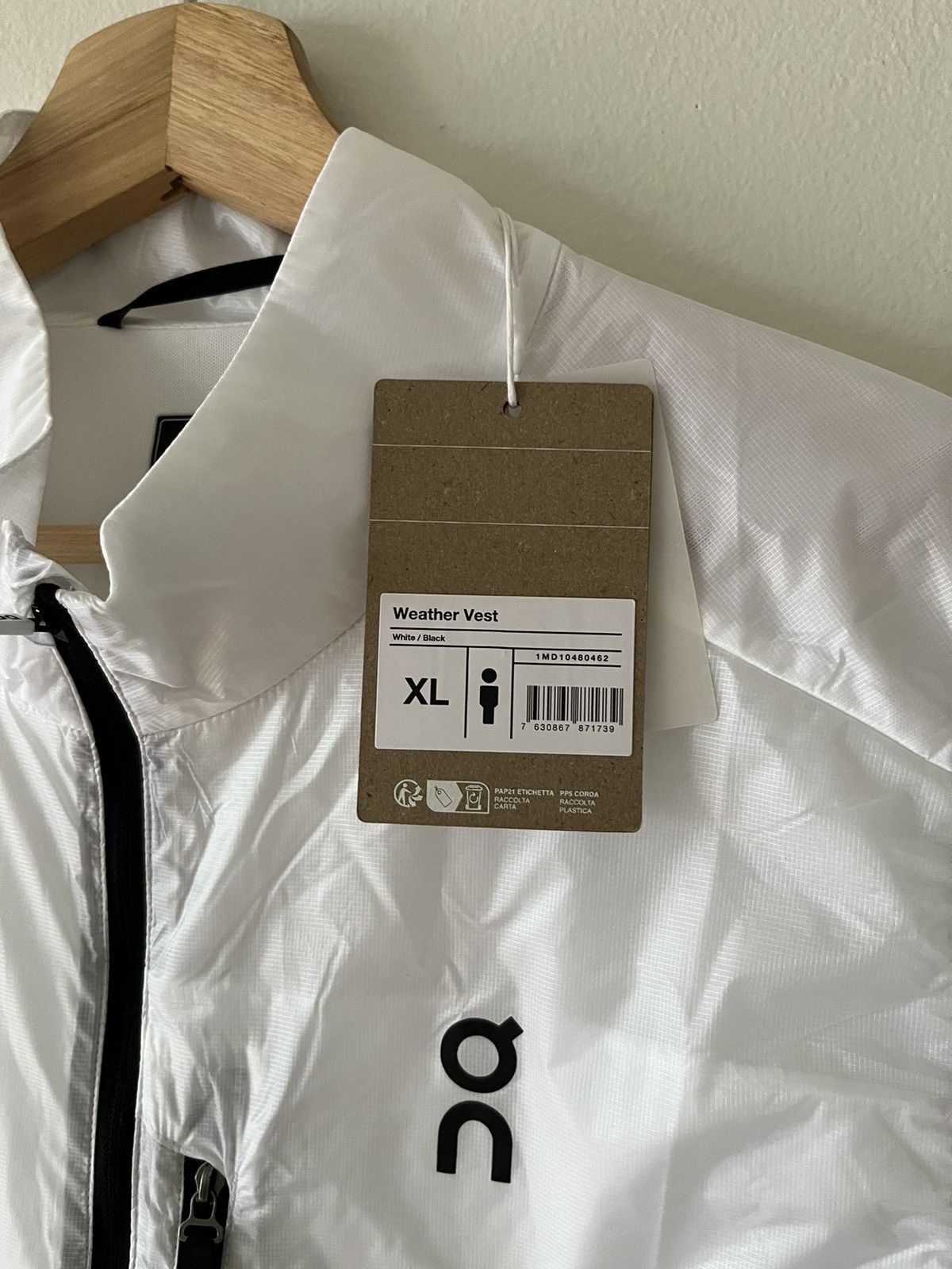 On On Cloud On Weather Vest White and black jacket Size US XL / EU 56 / 4 - 3 Thumbnail