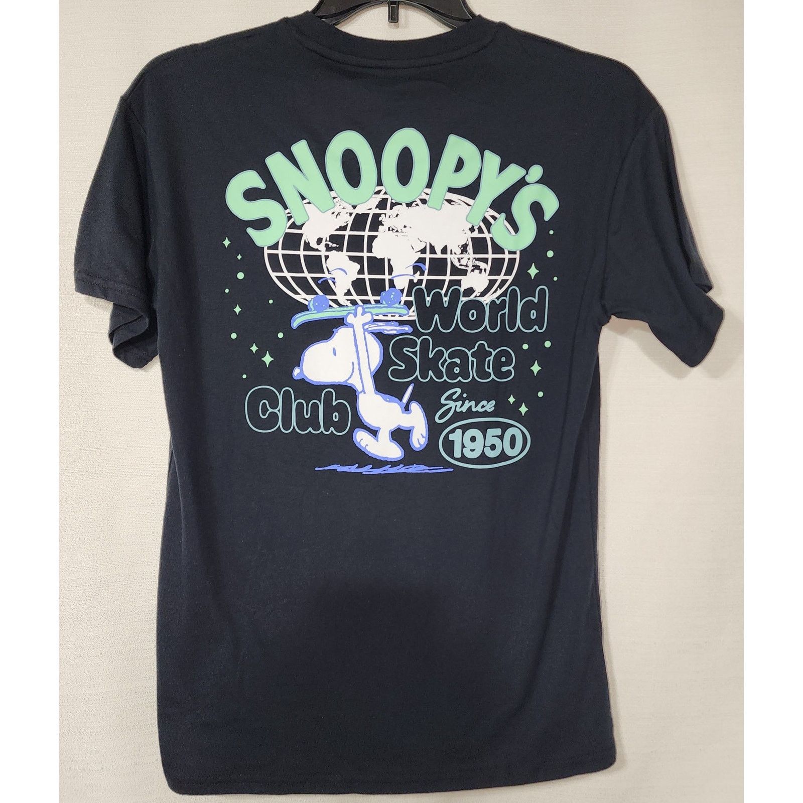 Peanuts Snoopy World Skate Club men's medium shirt Size US M / EU 48-50 / 2 - 1 Thumbnail