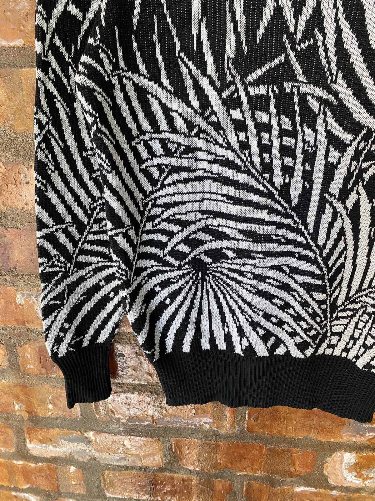Saint Laurent Paris 1980’s Rive Gauche Intarsia Jacquard Zebra floral knit Size M / US 6-8 / IT 42-44 - 7 Thumbnail