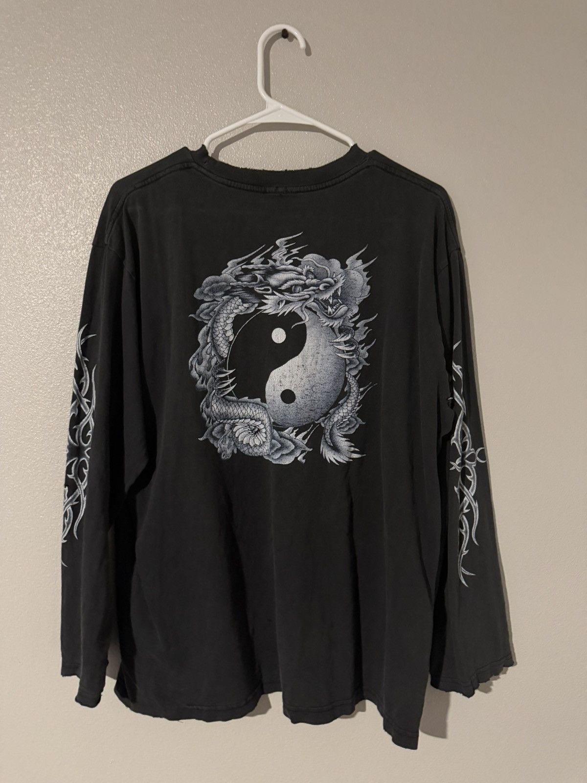 Vintage Vintage 90s thrashed yin yang dragon shirt Size US L / EU 52-54 / 3 - 2 Thumbnail