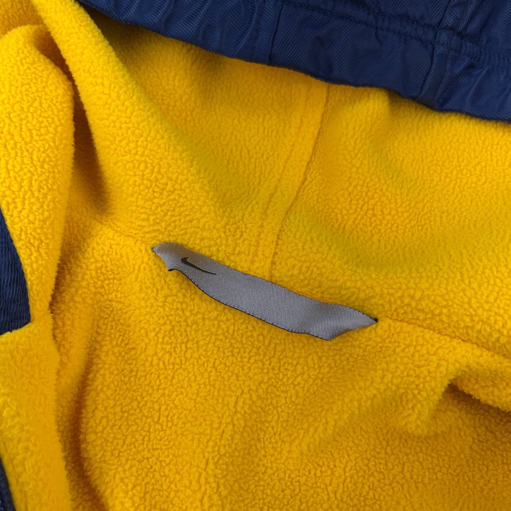 Nike VINTAGE Nike Jacket Men M Blue Yellow Puffer Parka Coat Reversible Size US M / EU 48-50 / 2 - 4 Thumbnail