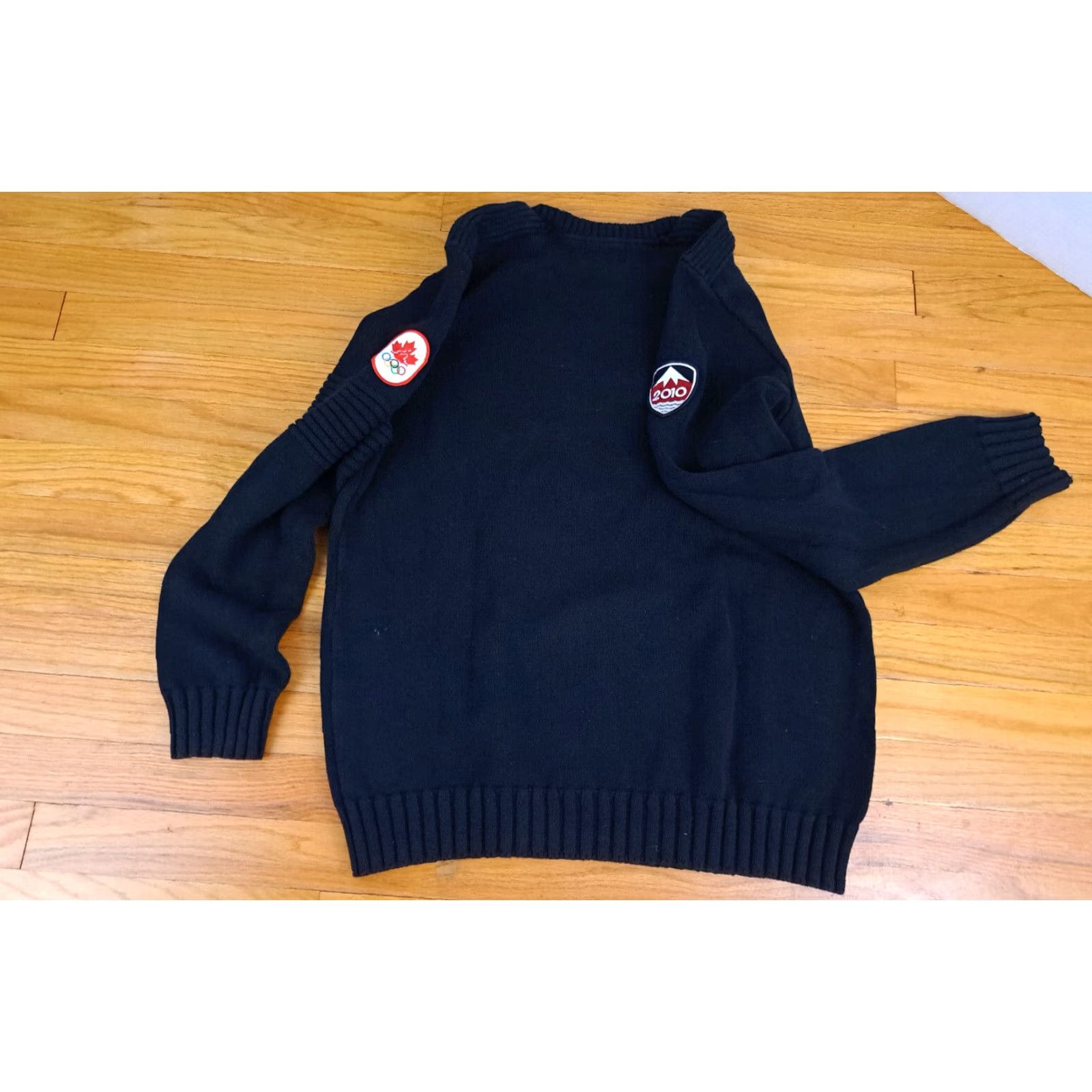 Hudson Hudson Bay Co. Sweatshirt Pullover Black 100% Cotton Fleece Long Sleeve Unisex Adults M Olympics 2010 Vancouver Embroidered Patches Vintage: No Size US M / EU 48-50 / 2 - 7 Thumbnail