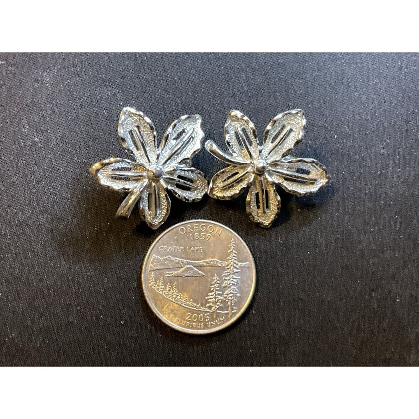 Other Sarah Coventry Silver Tone Clip On Earrings Size ONE SIZE - 3 Thumbnail