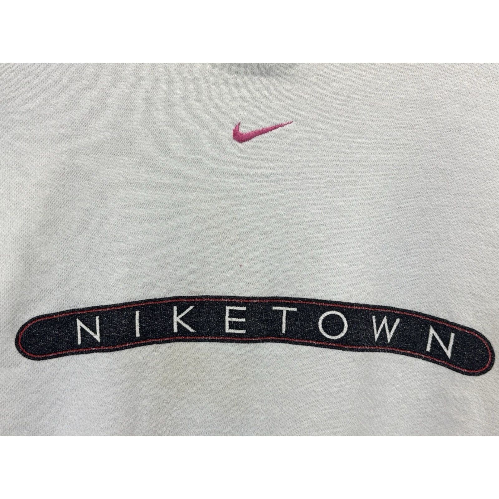 Nike VINTAGE Nike Niketown Sweatshirt Large White Graphic Pullover 90s Sports Unisex Size US L / EU 52-54 / 3 - 4 Thumbnail