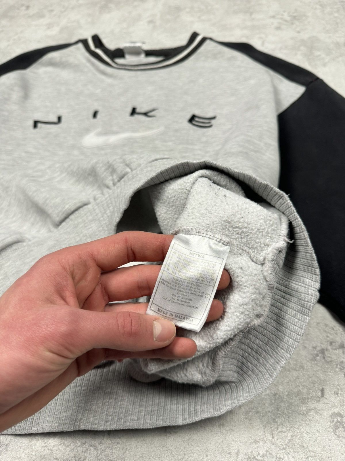 Nike RARE Vintage Nike Sweatshirt Spell Out Embroidered Y2K SizeM Size US M / EU 48-50 / 2 - 9 Thumbnail